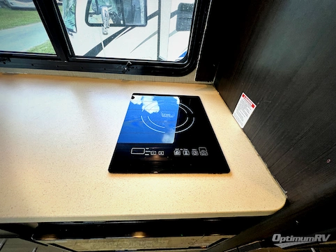 2018 Thor Gemini 24TX RV Photo 3