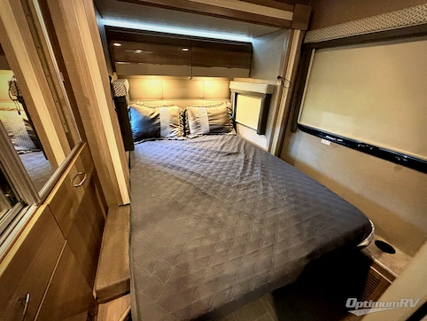 2021 Thor Tiburon Sprinter 24RW RV Photo 4