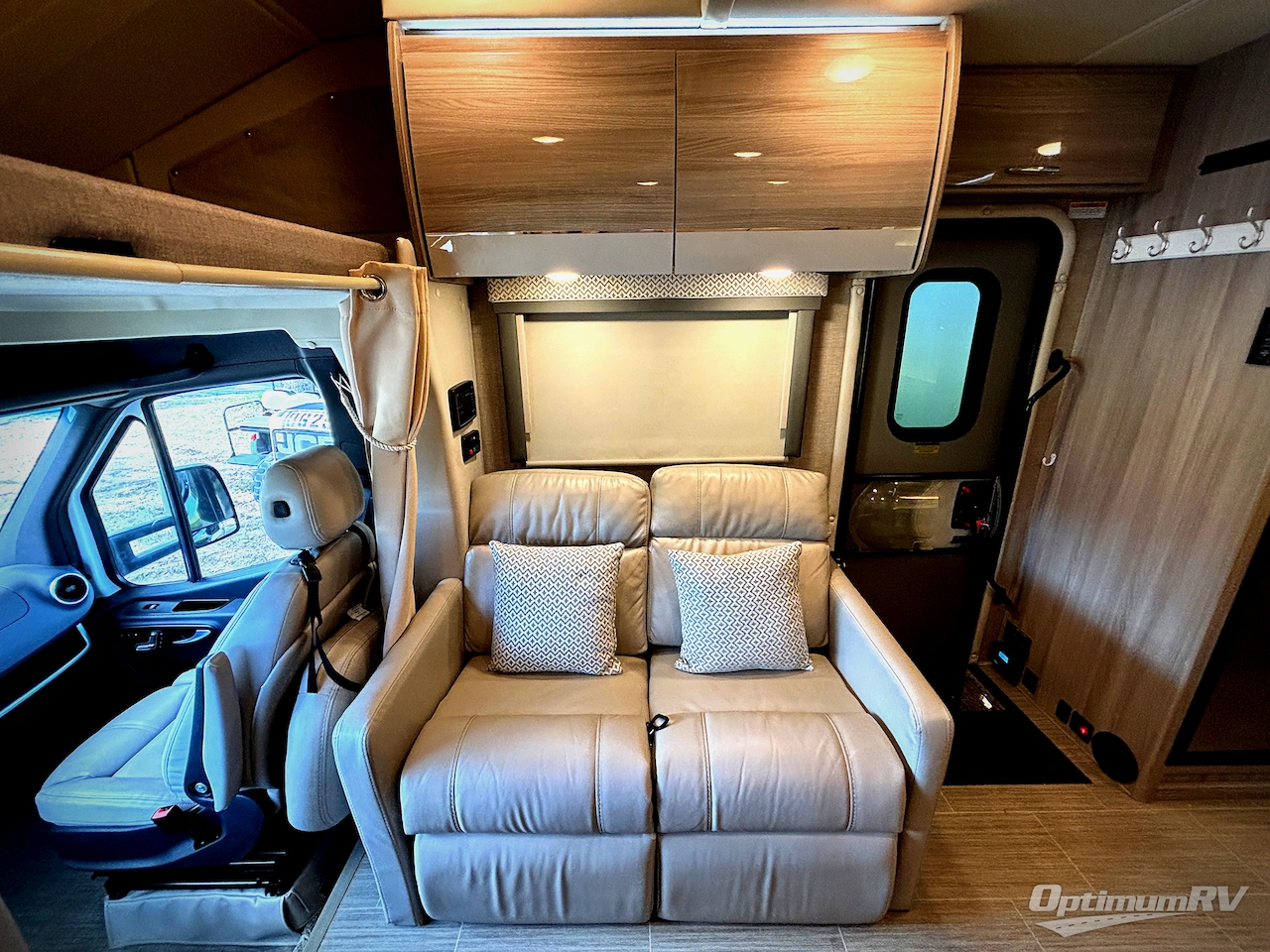 2021 Thor Tiburon Sprinter 24RW Photo 12