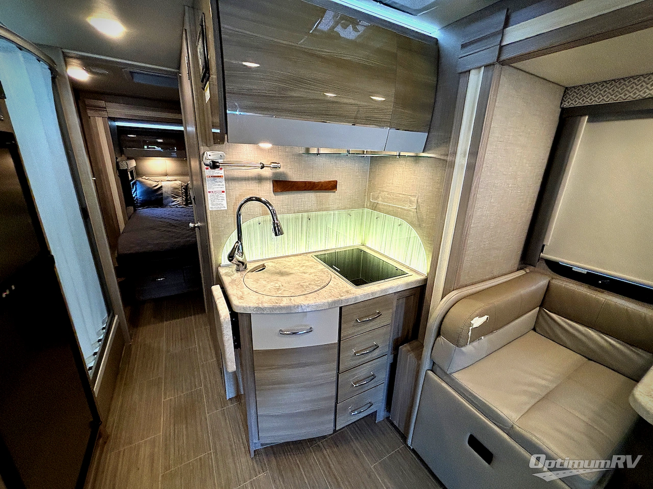 2021 Thor Tiburon Sprinter 24RW Photo 14