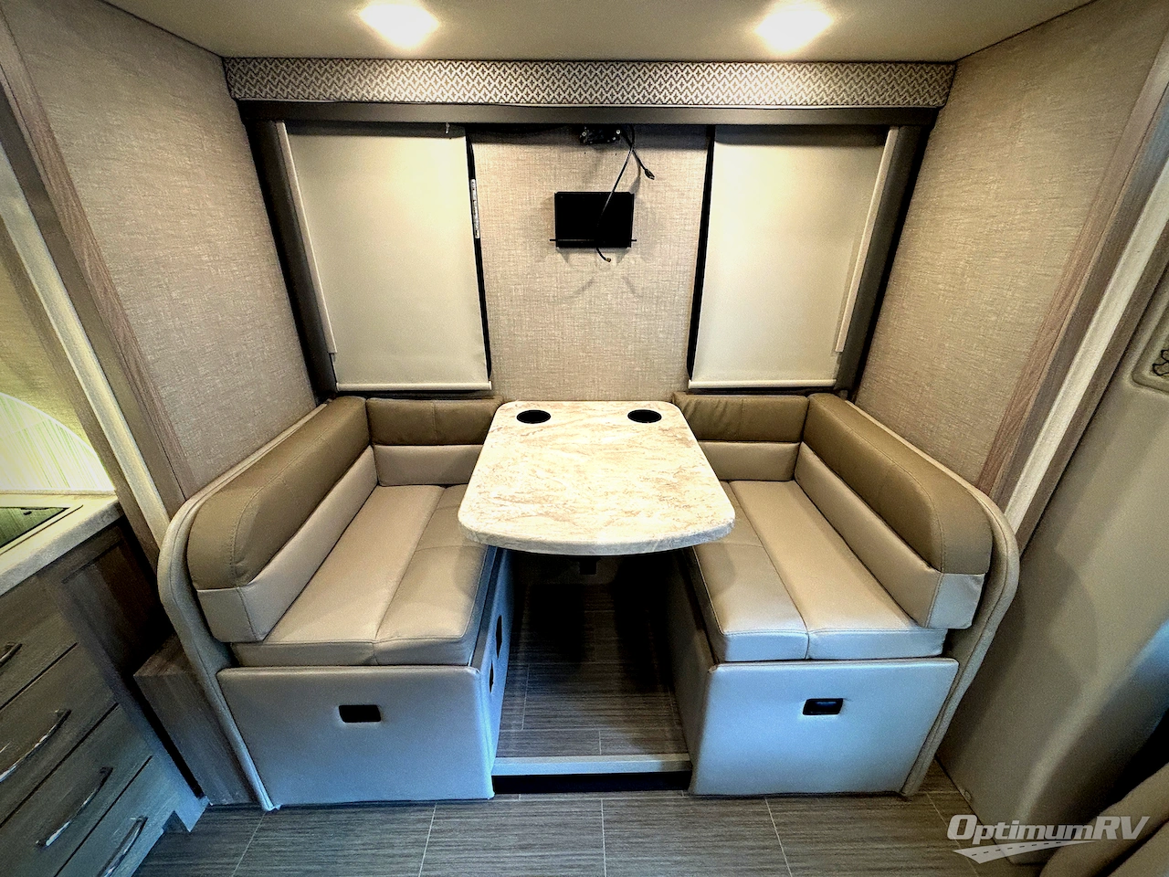 2021 Thor Tiburon Sprinter 24RW Photo 12