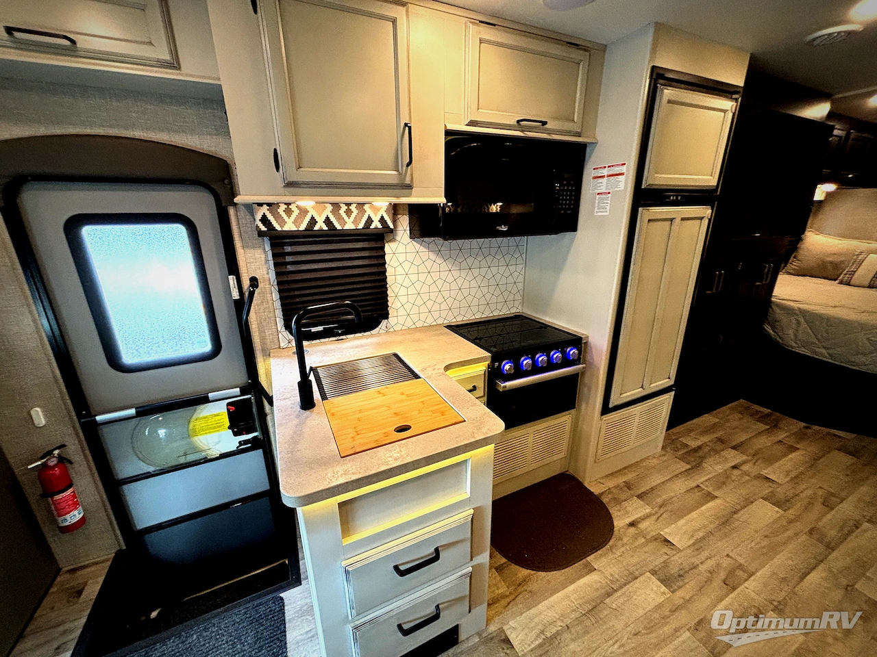 2022 Entegra Odyssey 25R Photo 12