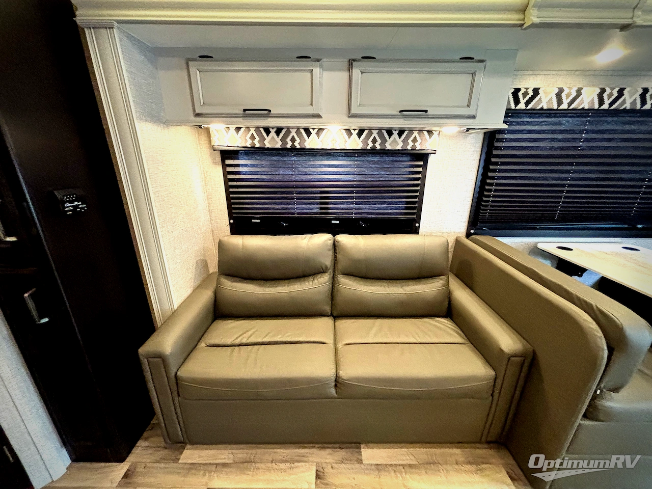 2022 Entegra Odyssey 25R Photo 14