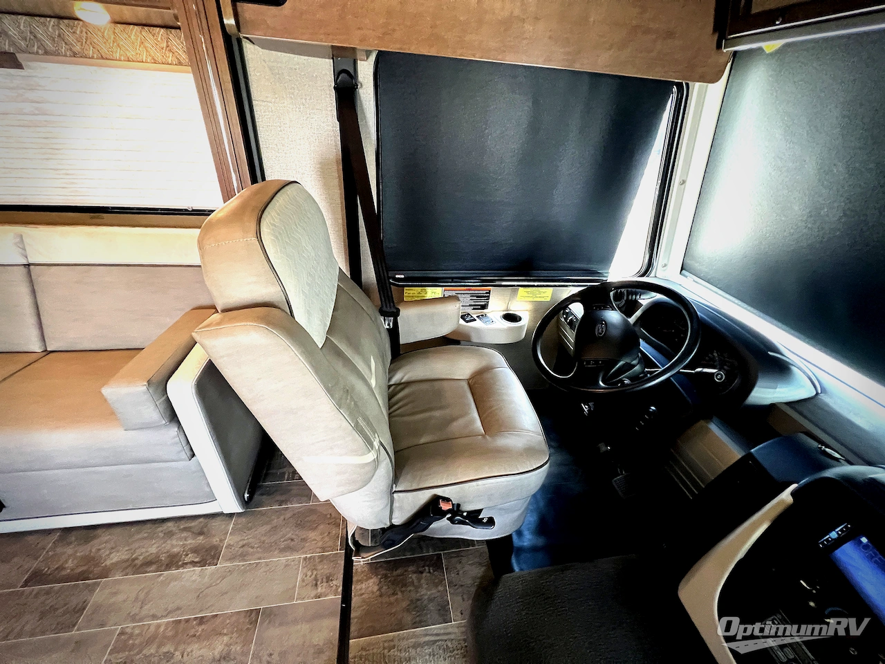 2019 Winnebago Intent 29L Photo 8