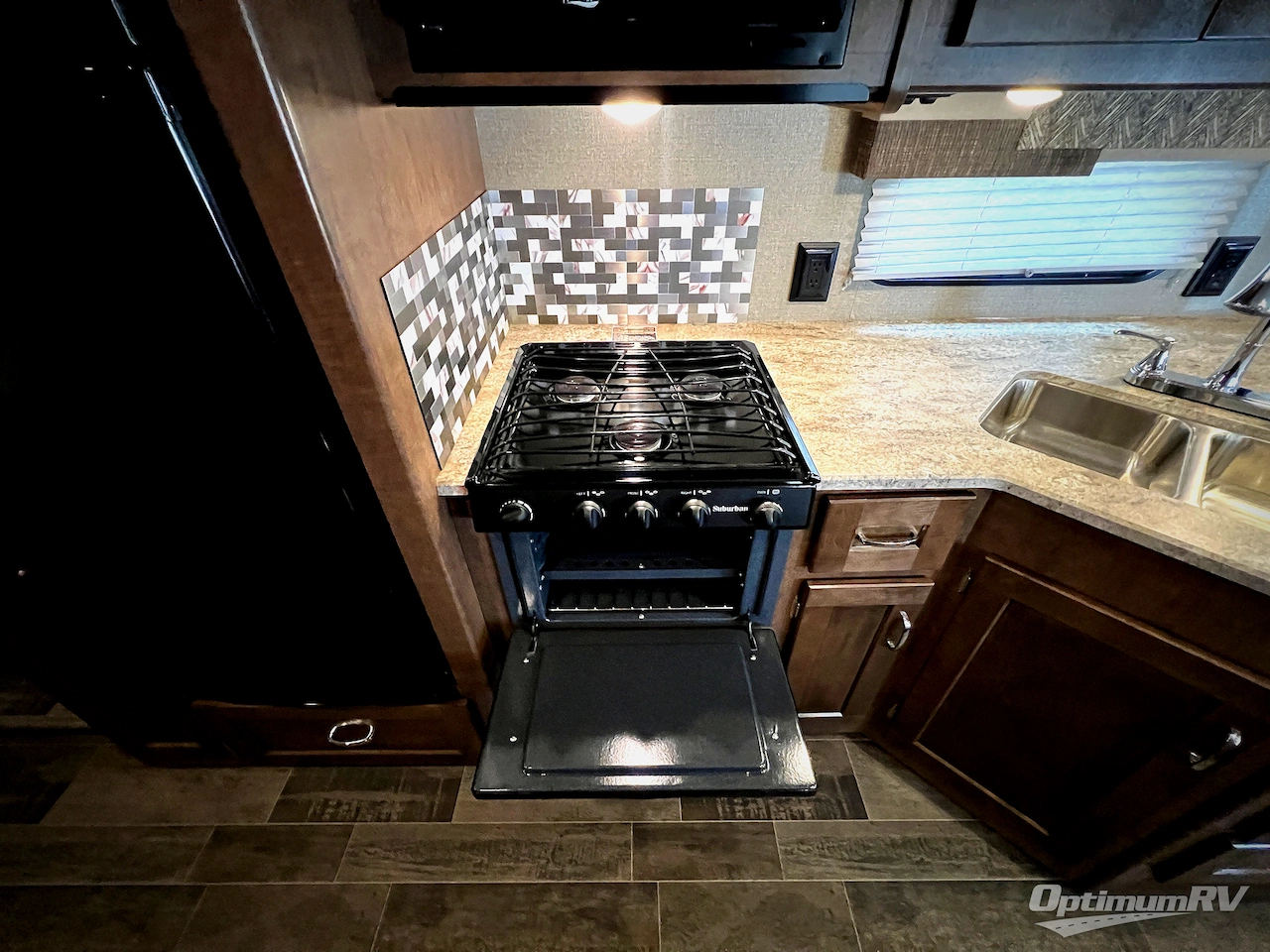 2019 Winnebago Intent 29L Photo 17