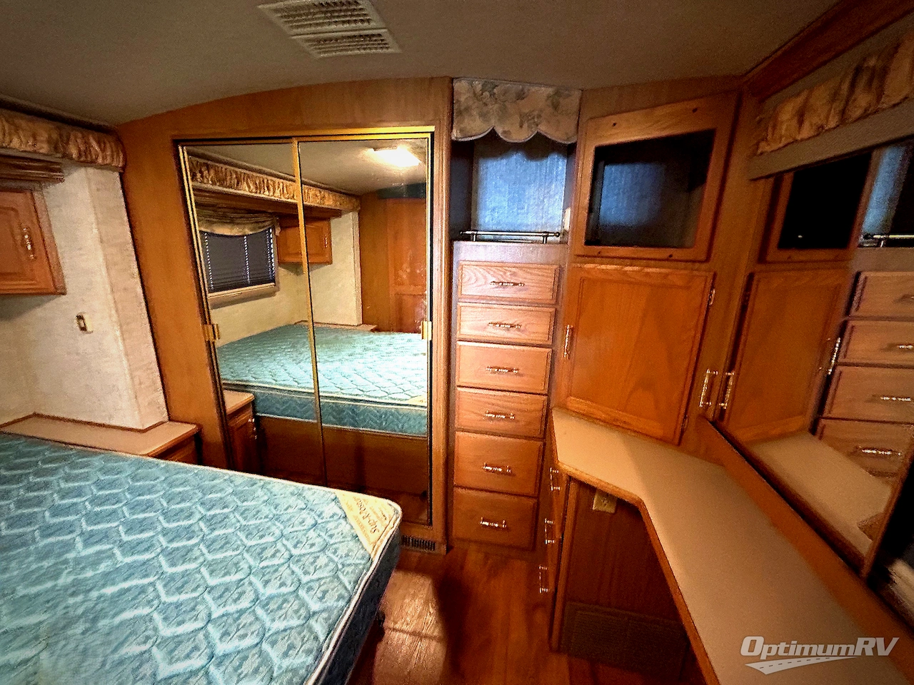 1999 Fleetwood Pace Arrow 36Z Photo 23