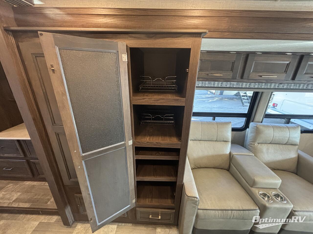 2021 Coachmen Mirada 32SS Photo 8