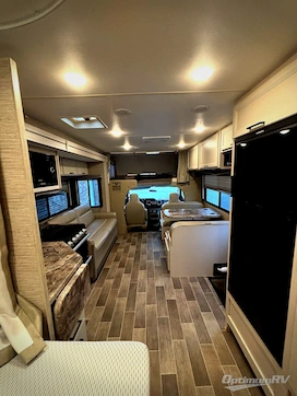 2022 Thor Chateau 27R RV Photo 2