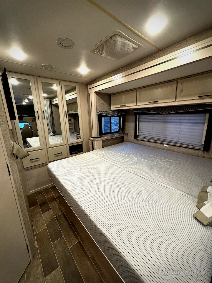 2022 Thor Chateau 27R Photo 16