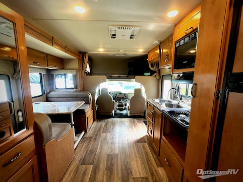 2017 Thor Four Winds 24F RV Photo 2