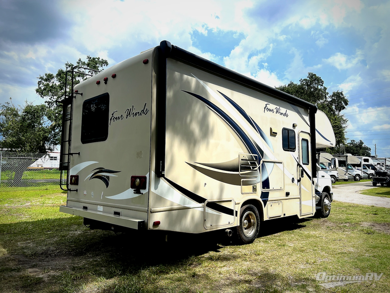 2017 Thor Four Winds 24F Photo 3