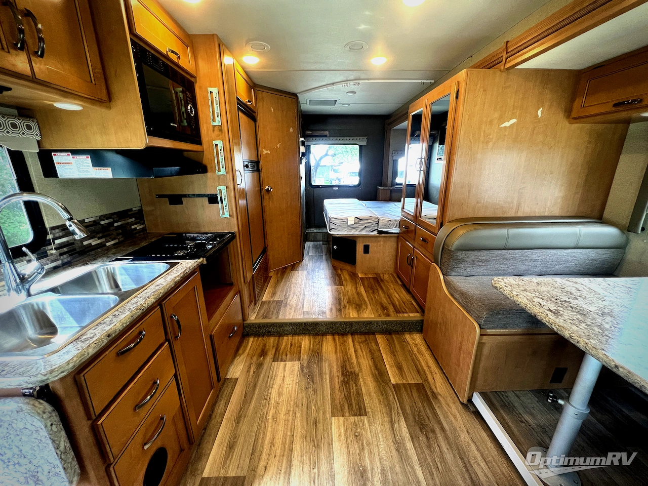 2017 Thor Four Winds 24F Photo 4