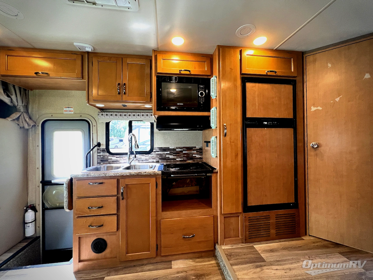 2017 Thor Four Winds 24F Photo 8