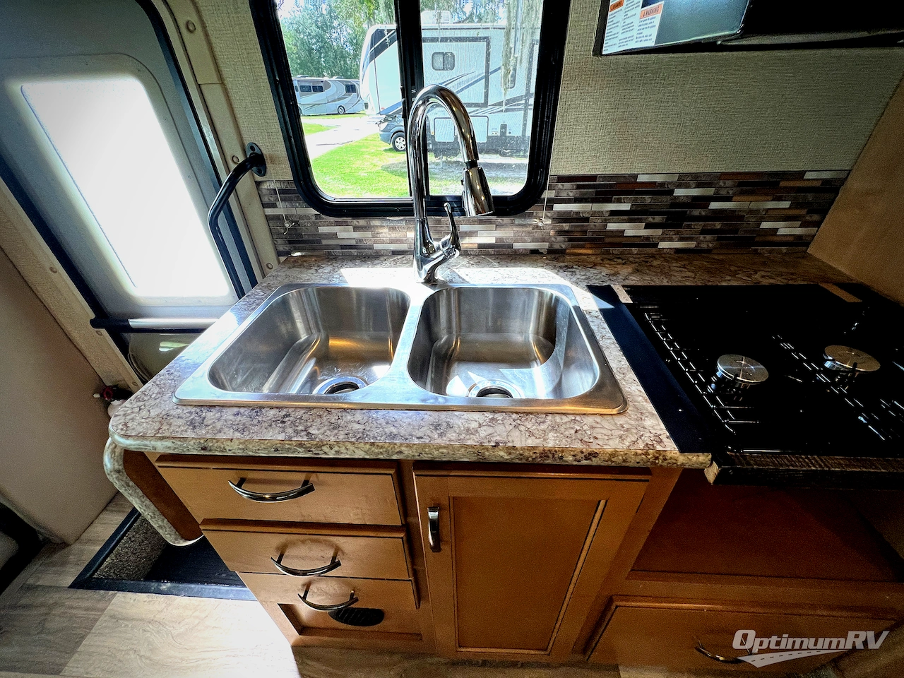 2017 Thor Four Winds 24F Photo 9
