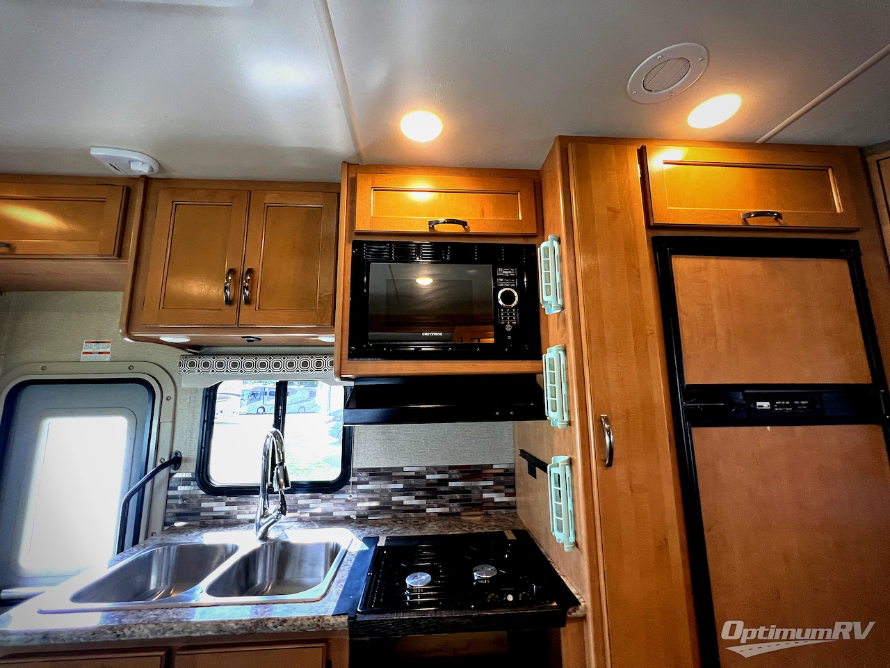 2017 Thor Four Winds 24F Photo 10