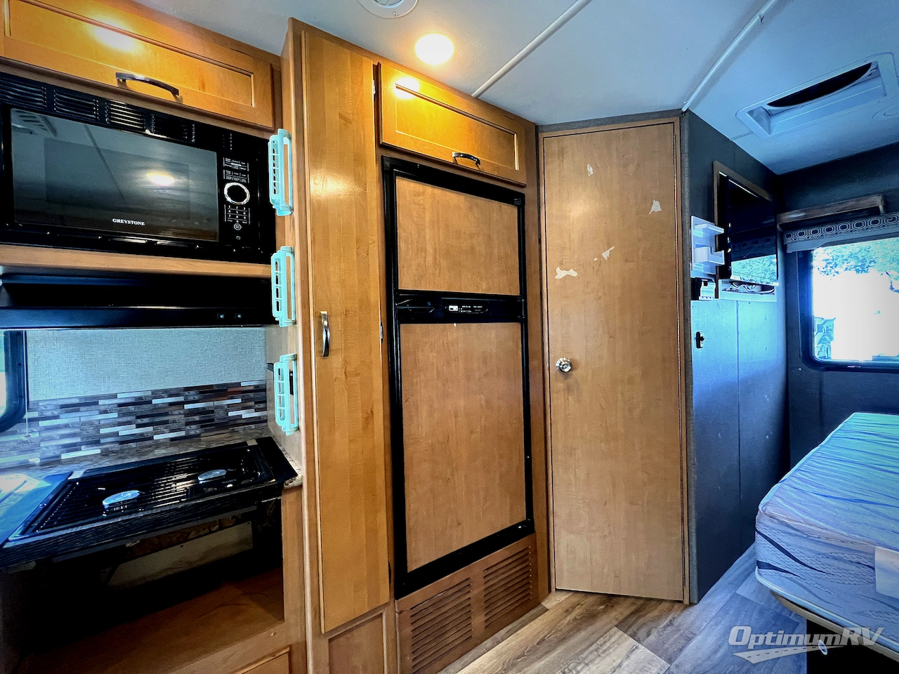 2017 Thor Four Winds 24F Photo 11