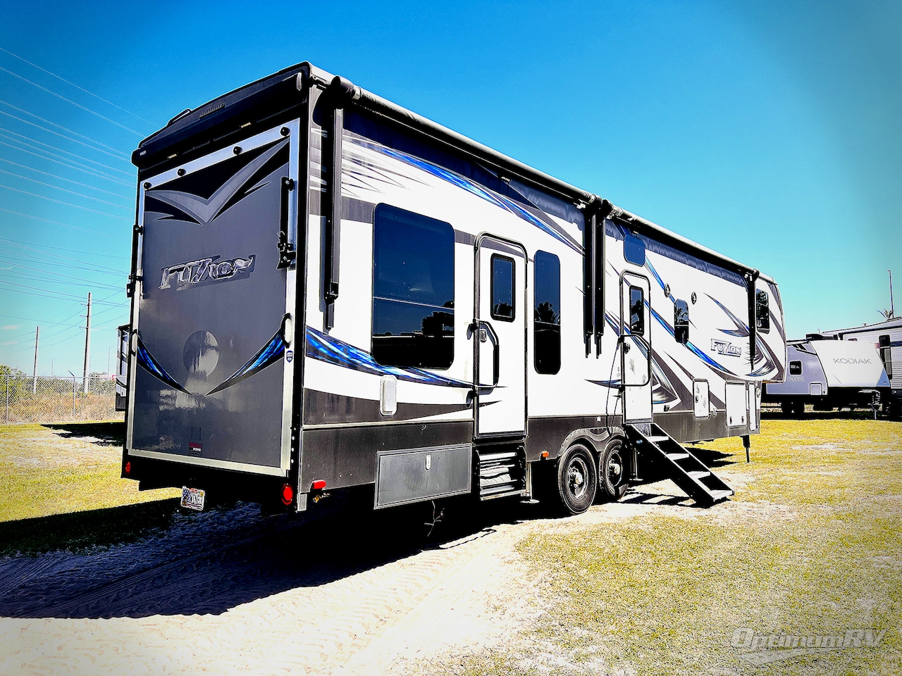 2018 Keystone Fuzion 369 Photo 2