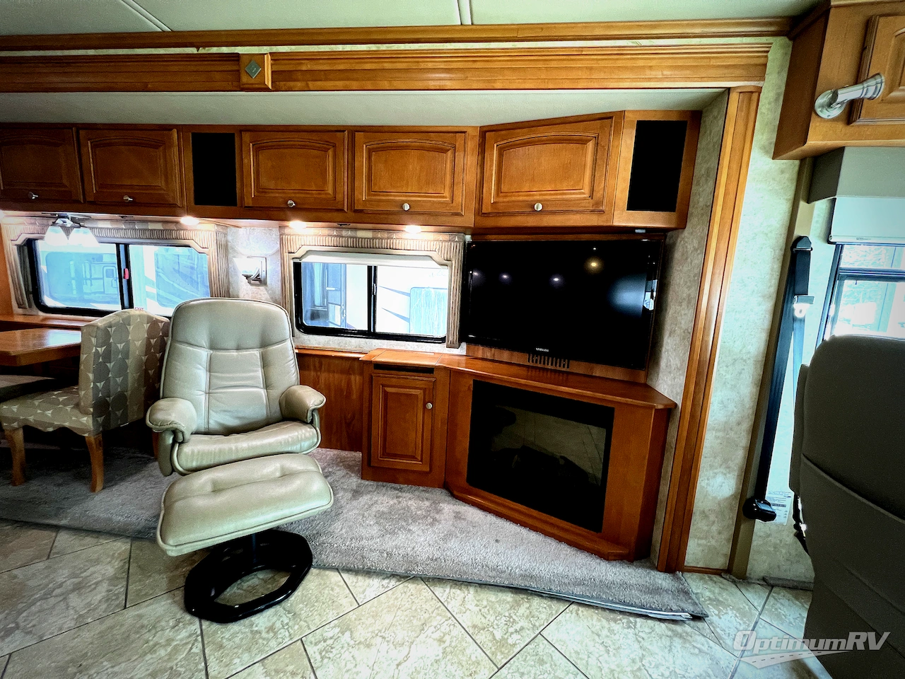 2011 Winnebago Journey 40U Photo 9