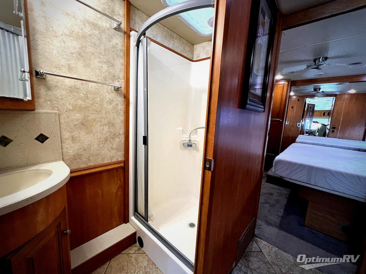 2011 Winnebago Journey 40U Photo 18