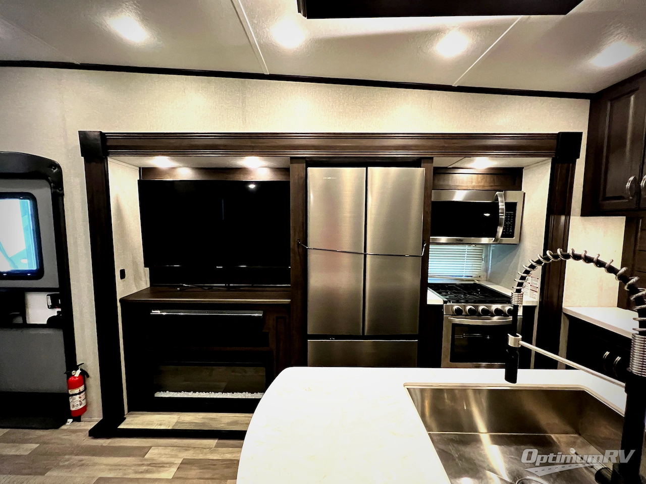 2023 Shasta Phoenix 367BH Photo 6