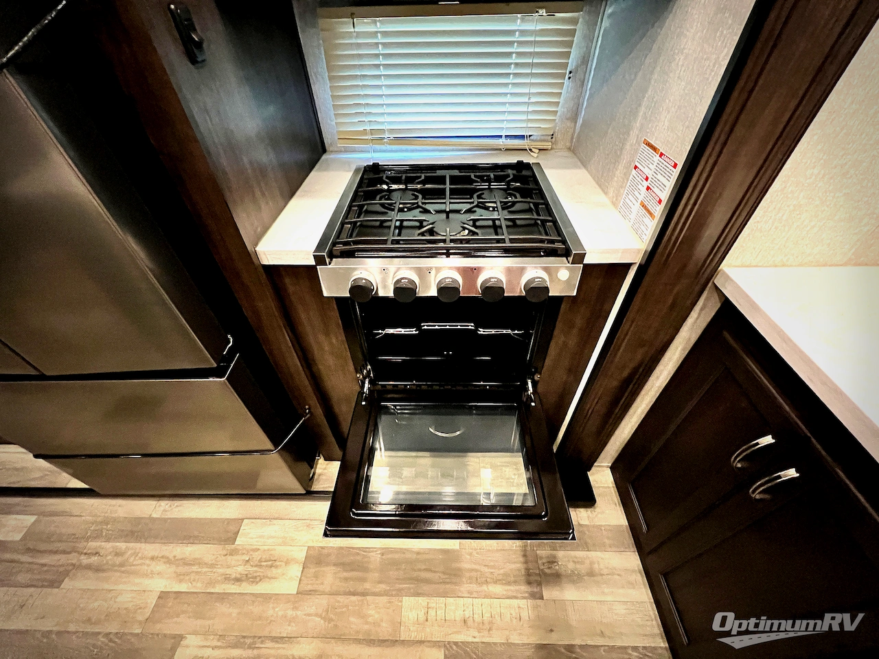 2023 Shasta Phoenix 367BH Photo 9