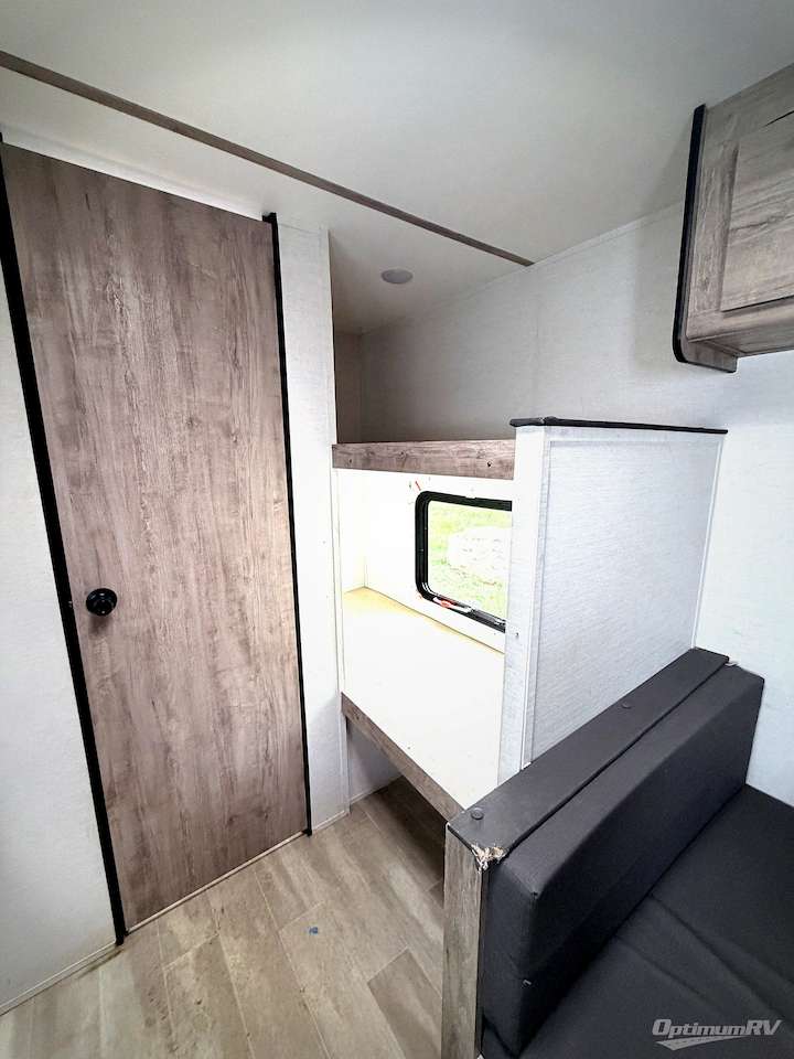 2025 Gulf Stream Enlighten 17BH Photo 9