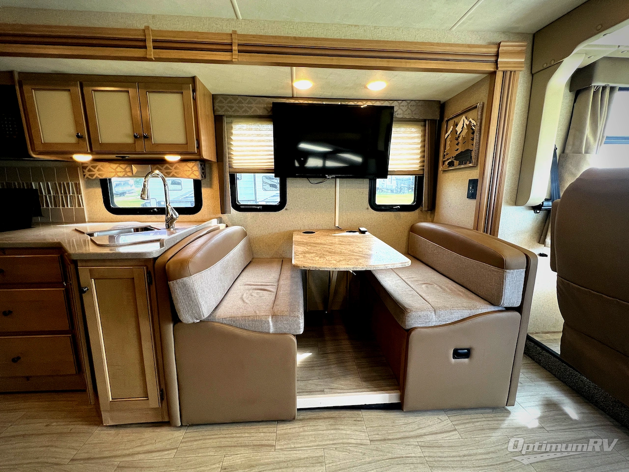 2019 Thor Windsport 34J Photo 8