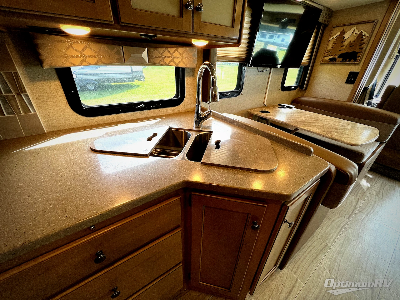 2019 Thor Windsport 34J Photo 10