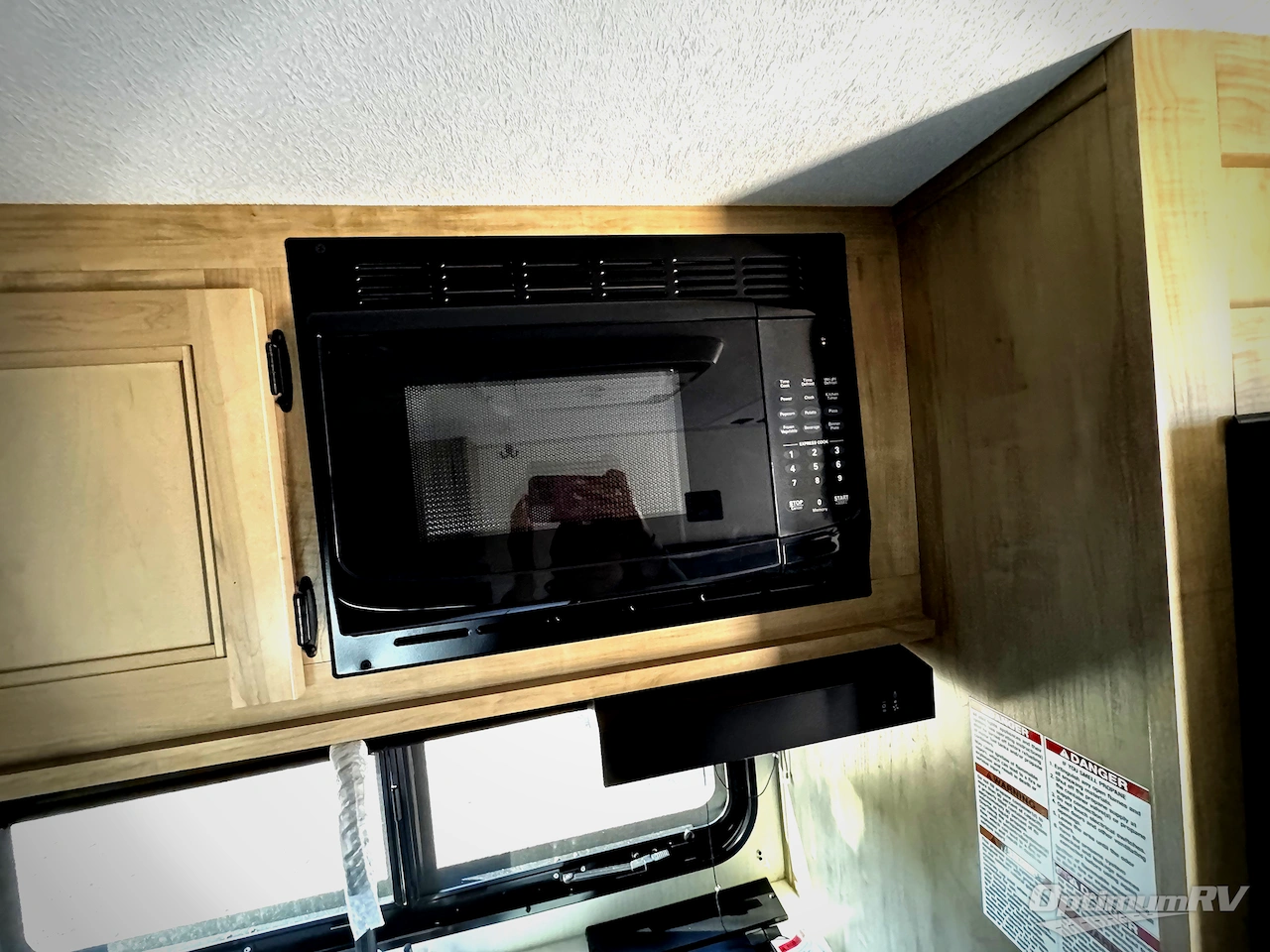 2026 Forest River Cherokee Wolf Pup Black Label 18RJBWBL Photo 10