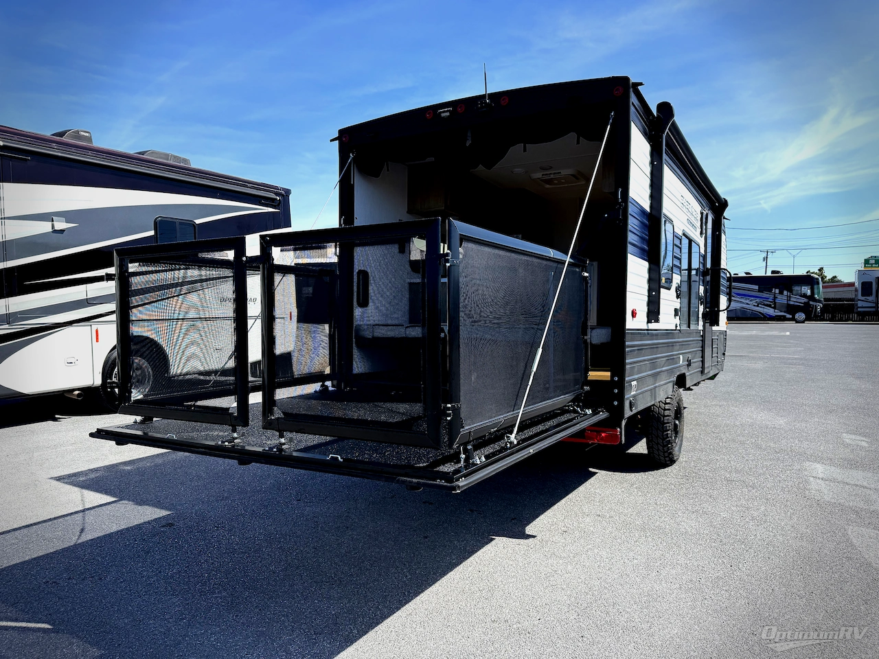 2026 Forest River Cherokee Wolf Pup 18RJBW Photo 5