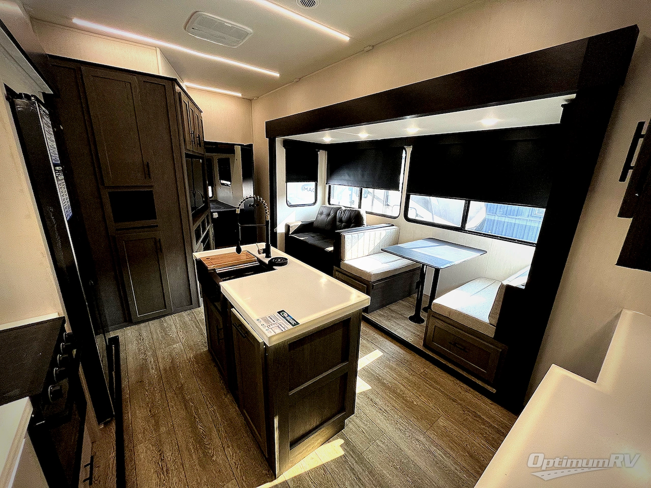 2025 Forest River Cherokee Arctic Wolf Suite 3750SUITE Photo 4