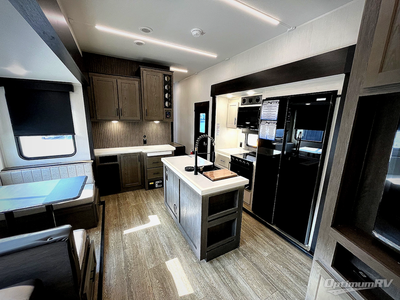 2025 Forest River Cherokee Arctic Wolf Suite 3750SUITE Photo 6