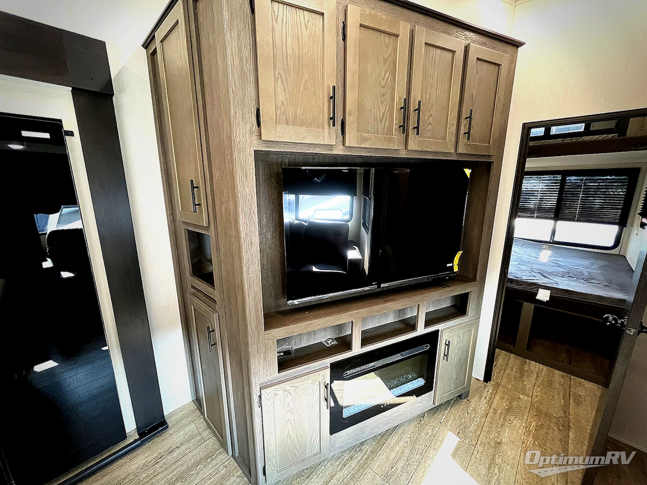 2025 Forest River Cherokee Arctic Wolf Suite 3750SUITE Photo 11