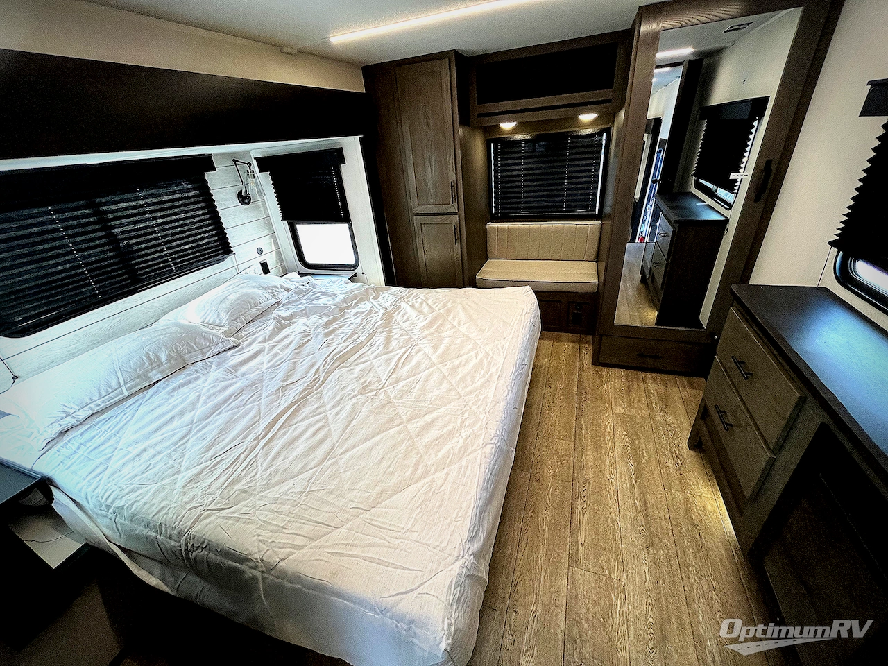 2025 Forest River Cherokee Arctic Wolf Suite 3750SUITE Photo 26