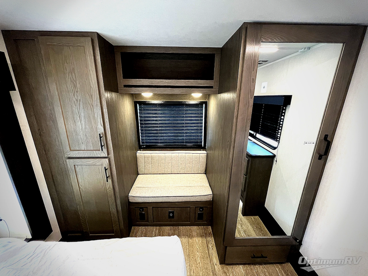 2025 Forest River Cherokee Arctic Wolf Suite 3750SUITE Photo 29