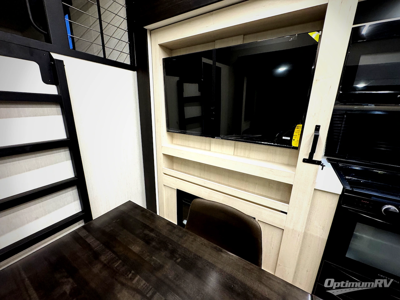 2026 Forest River Cherokee Arctic Wolf 38DST Photo 18