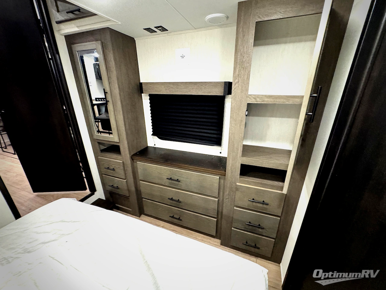 2026 Forest River Cherokee Arctic Wolf 38DST Photo 22