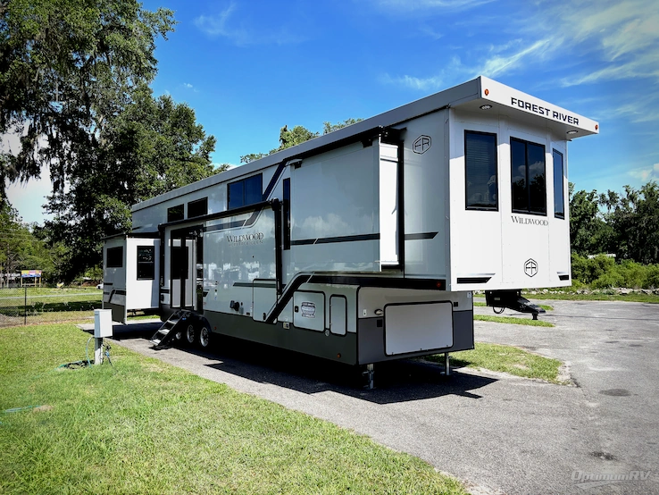 2025 Forest River Wildwood Heritage Glen ROOST43 RV Photo 1