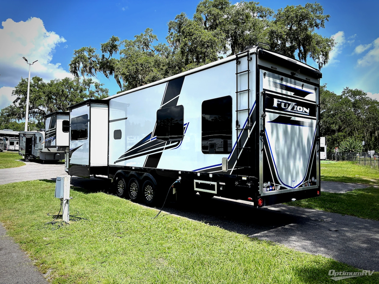 2025 Keystone Fuzion 430 Photo 3
