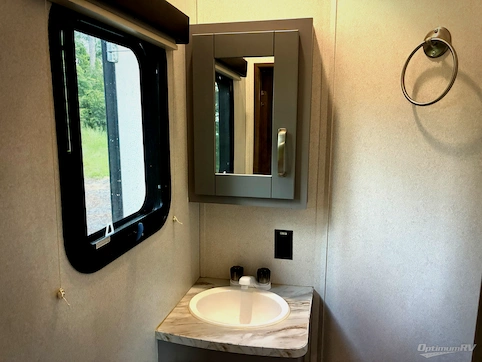 2021 Keystone Fuzion 379 RV Photo 4