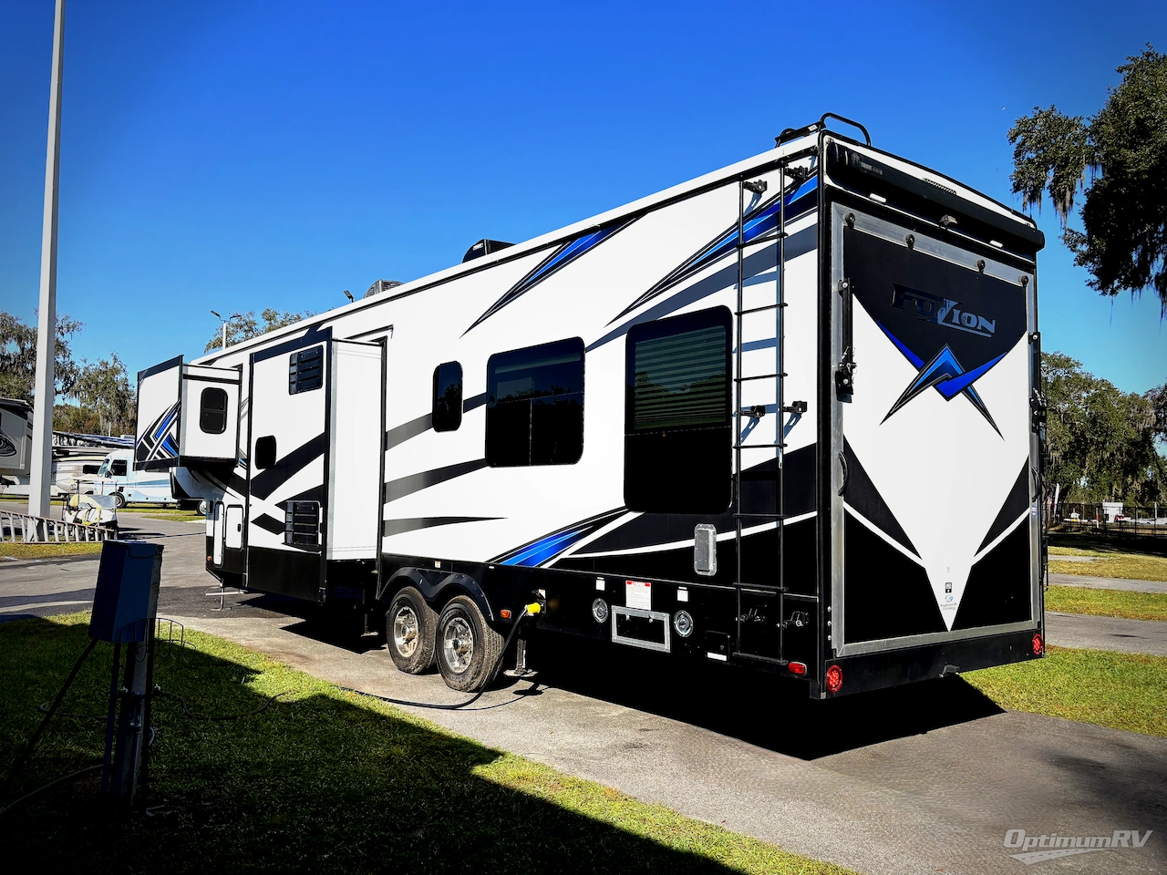 2021 Keystone Fuzion 373 Photo 3