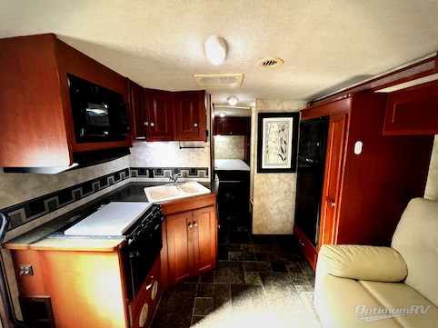 2013 Itasca Sunstar 26HE RV Photo 2