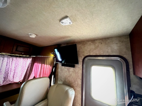 2013 Itasca Sunstar 26HE RV Photo 3