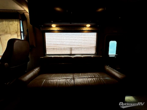 2019 Thor Freedom Traveler 32A RV Photo 2