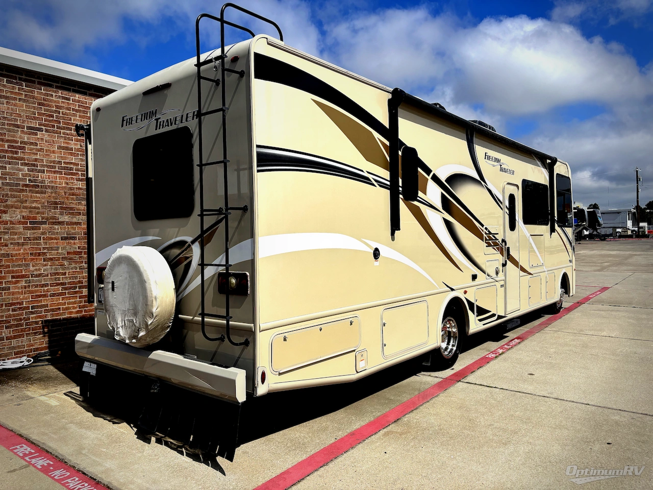 2019 Thor Freedom Traveler 32A Photo 2