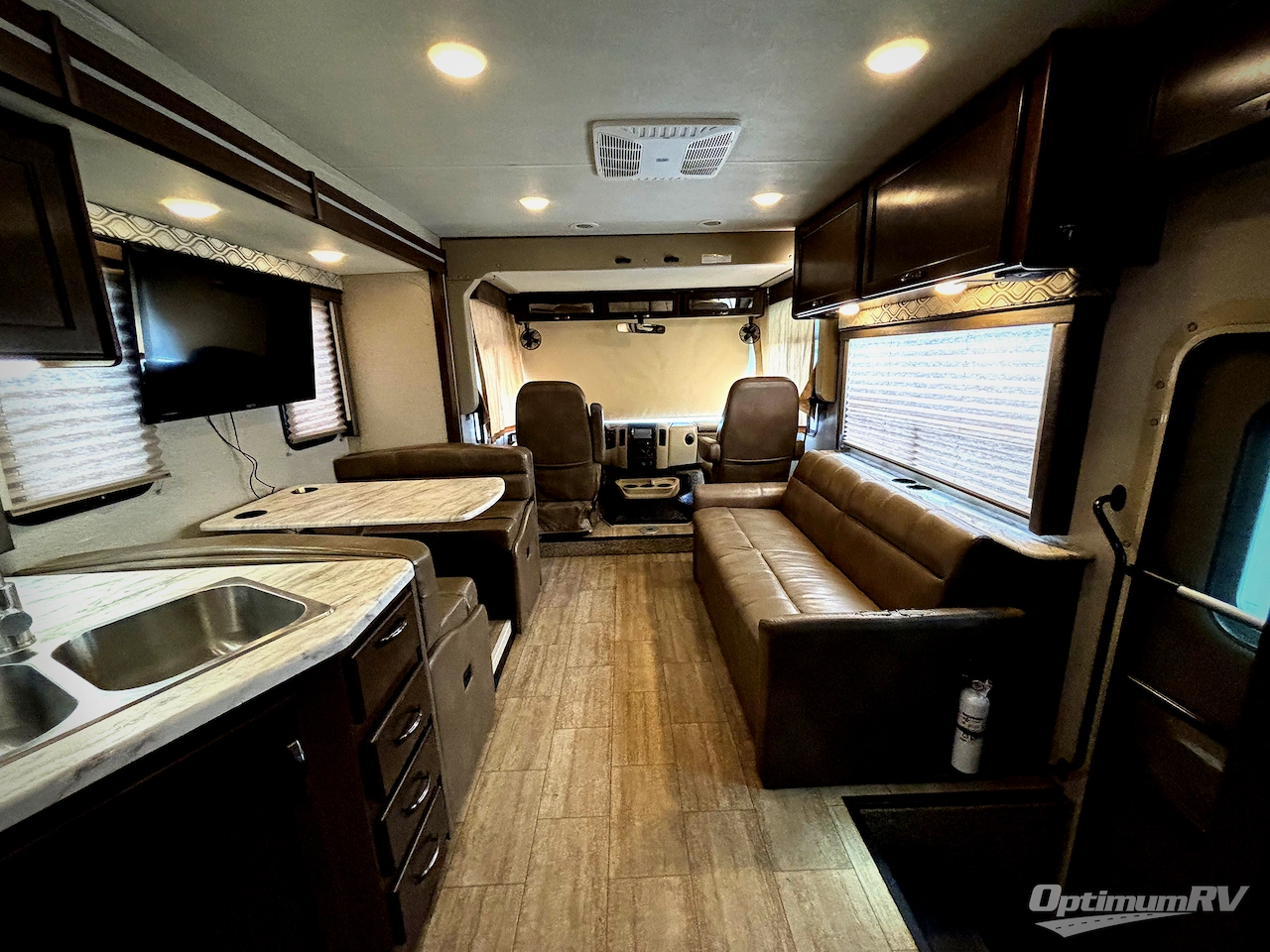 2019 Thor Freedom Traveler 32A Photo 4