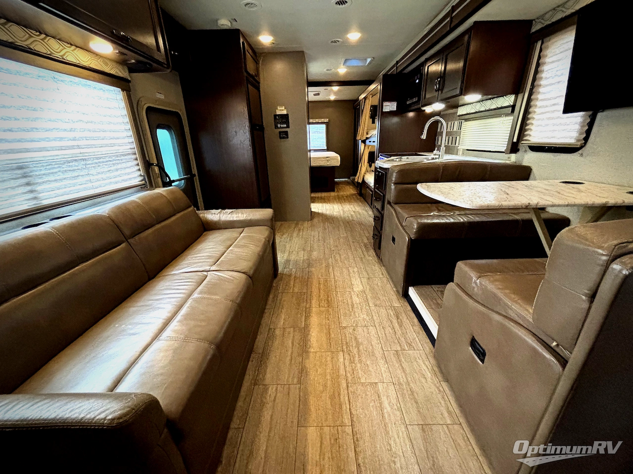 2019 Thor Freedom Traveler 32A Photo 5