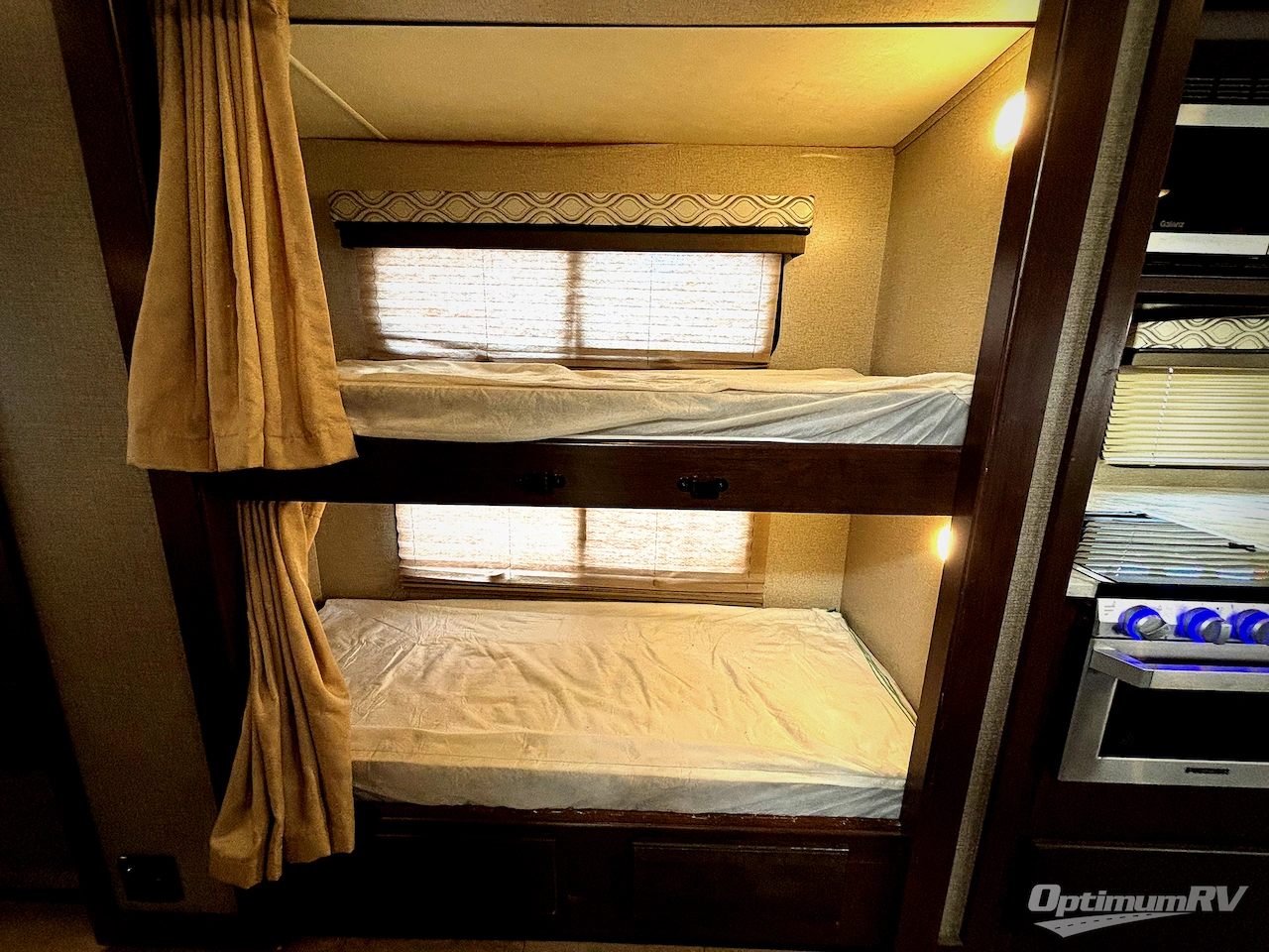 2019 Thor Freedom Traveler 32A Photo 10