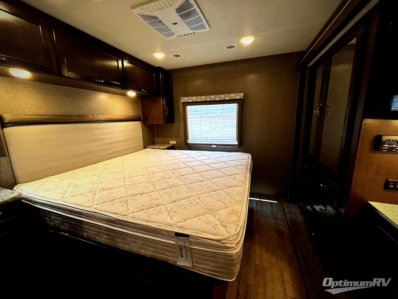 2019 Thor Freedom Traveler 32A Photo 11