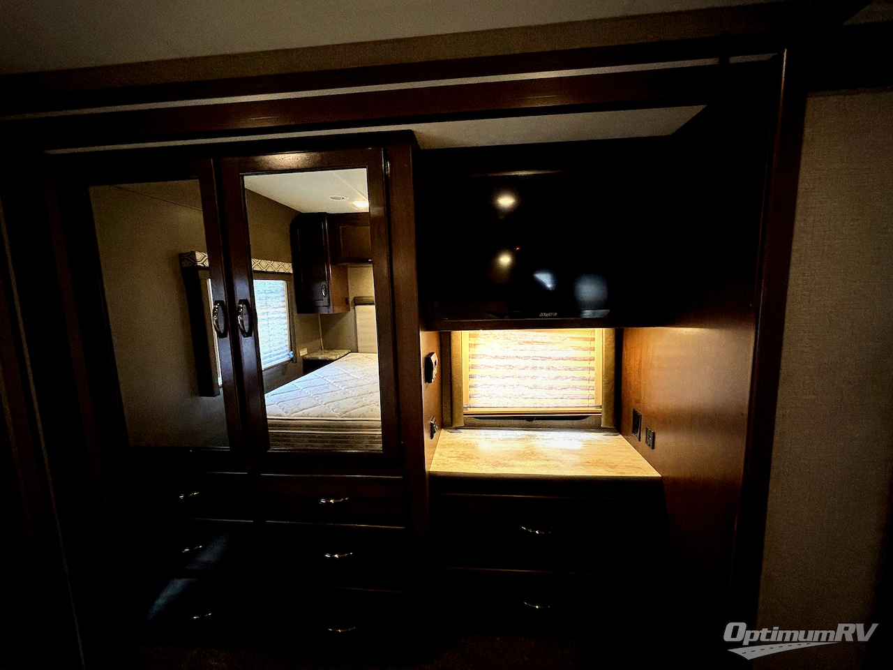 2019 Thor Freedom Traveler 32A Photo 13